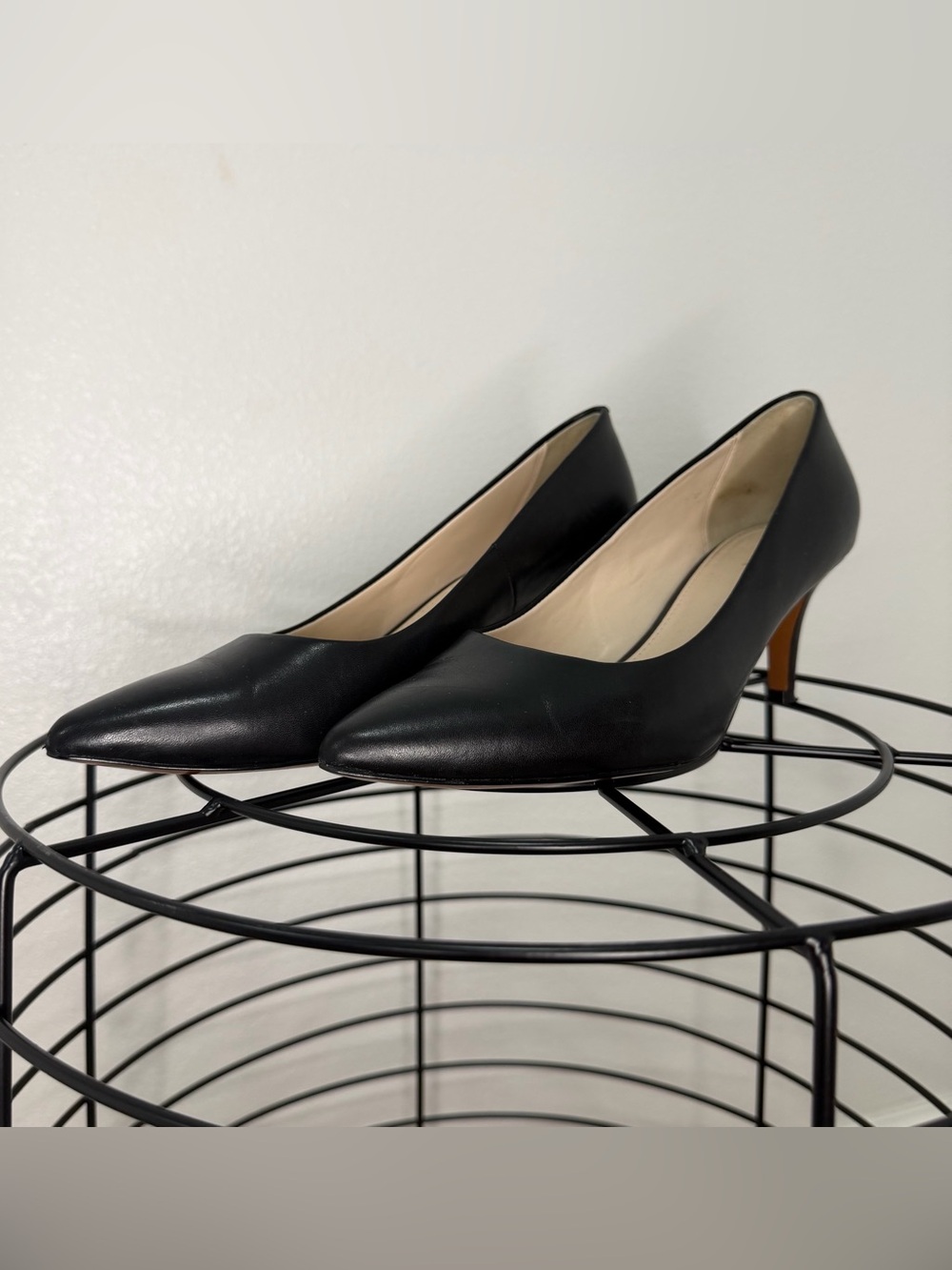 Classic Cole Haan Black Pointed-Toe Leather Pumps Women's Heels. Medium height